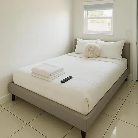 Modern Home - Termpurpedic Queen Bed, Laundry, Free Parkging, Ev Tesla